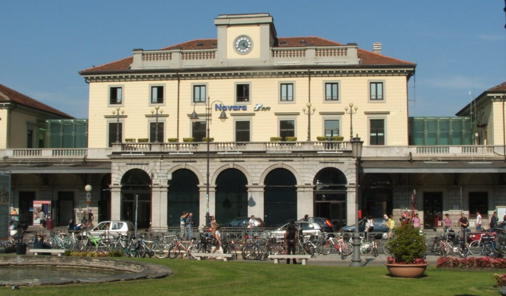 Raggiungere Bella Italia Hotel da Stazione dei treni di Novara